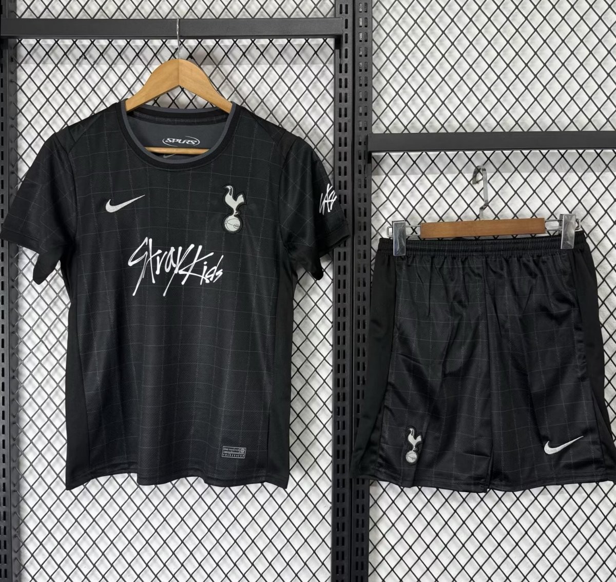 25 26 kids tottenham hotspur x straykids away jersey front 25 26 Kids Tottenham Hotspur X StrayKids Away Jersey - Front