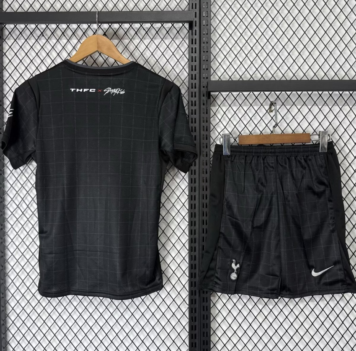 25 26 kids tottenham hotspur x straykids away jersey back 25 26 Kids Tottenham Hotspur X StrayKids Away Jersey - Back
