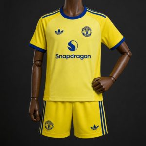 26 27 Kids Manchester United Yellow Goalkeeper Jersey - Front