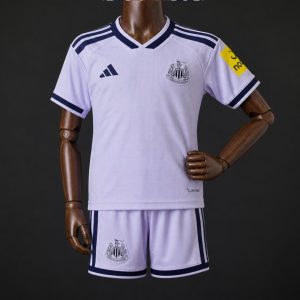 26 27 Kids Newcastle United Fresh Lilac Jersey Kit - Front