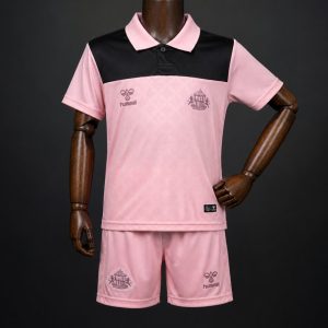 26 27 Kids Sunderland AFC Pink with Black Jersey Kit - Front