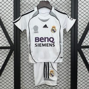 Retro 06 07 Kids Real Madrid Home Size 16-28 Jersey - Front