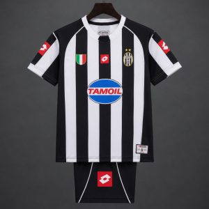 Retro Kids 02 03 Juventus Black White Home Jersey - Front