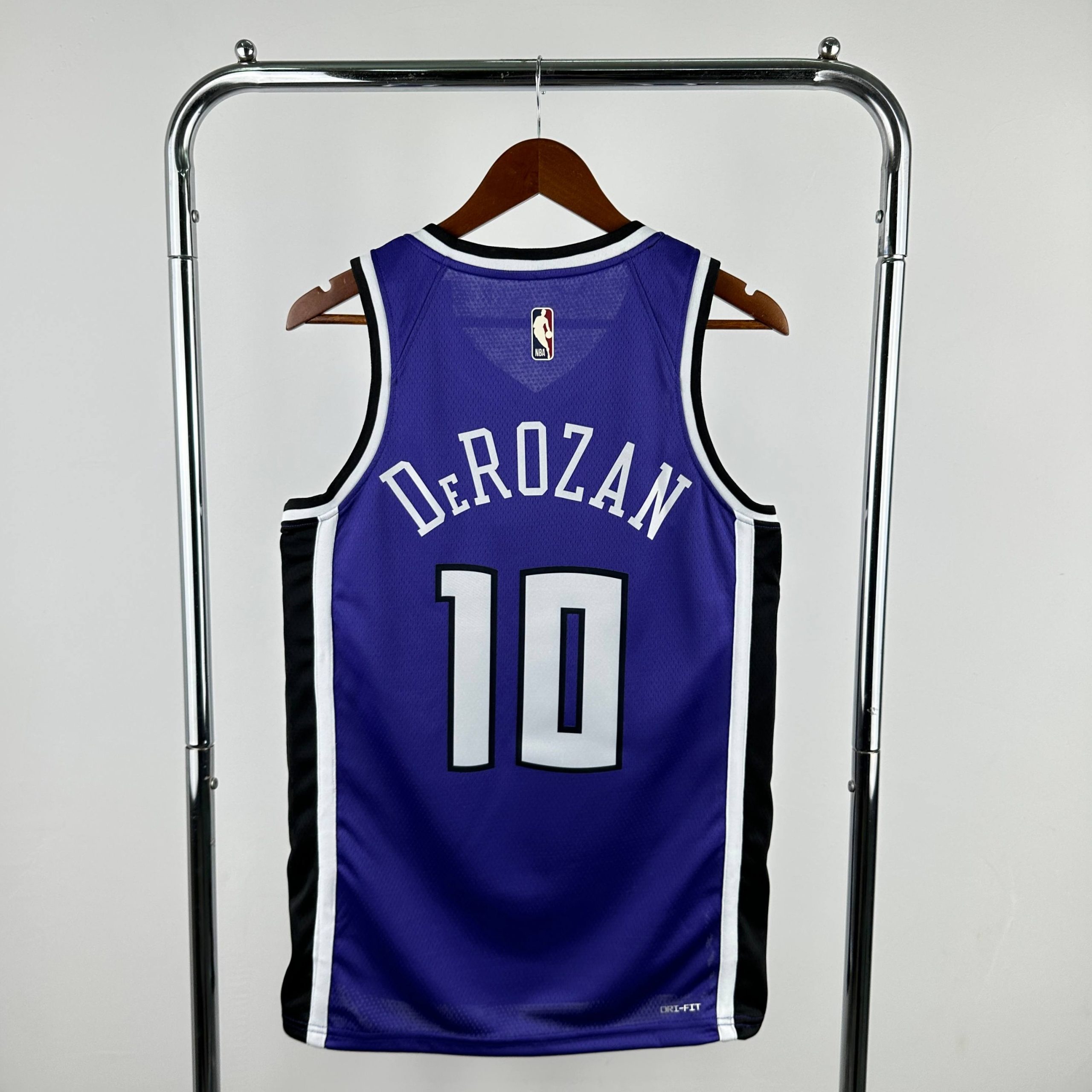2025 season sacramento kings retro #10 demar derozan jersey image 2 2025 Season Sacramento Kings Retro #10 DeMar DeRozan Jersey - Image 2