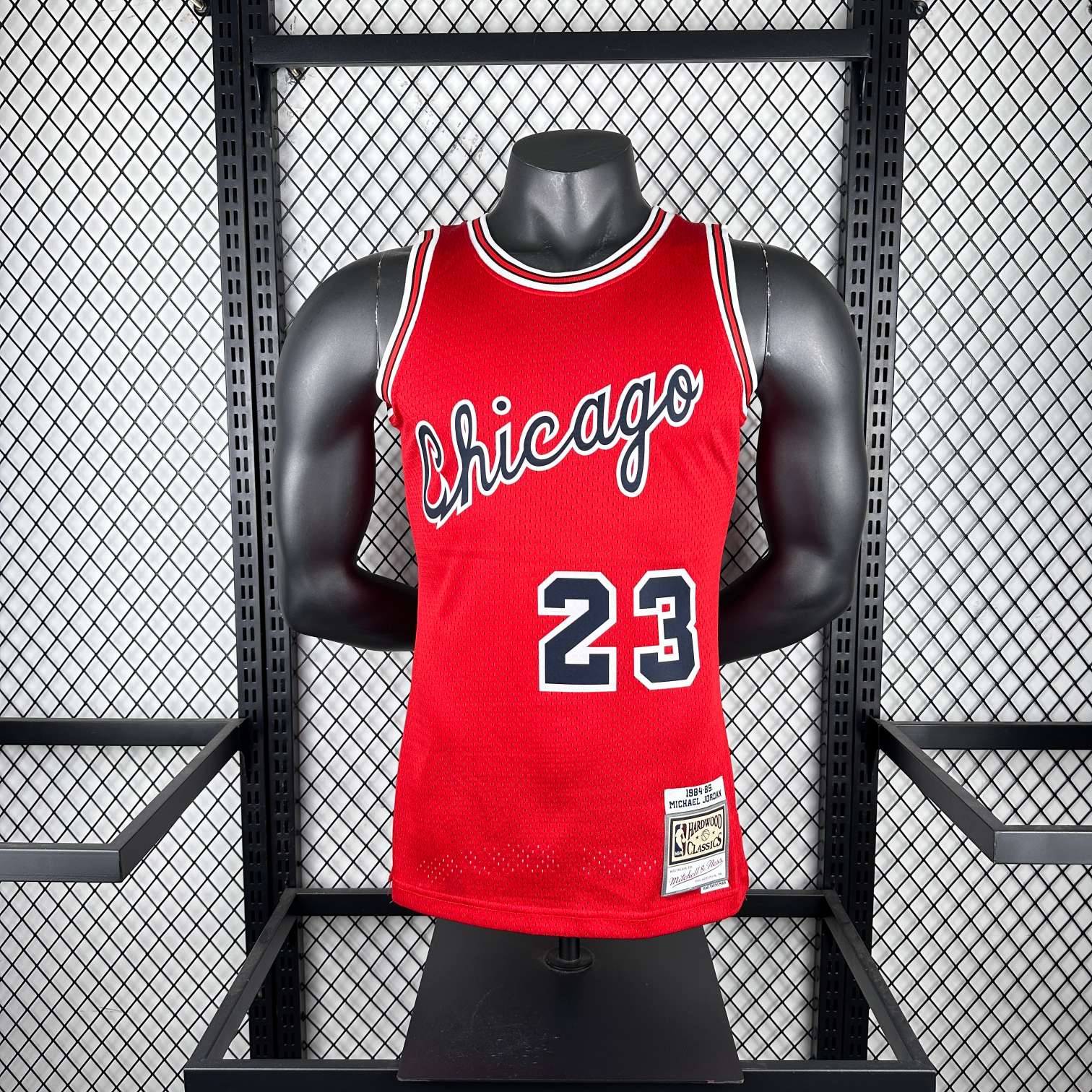 M&N Retro Swingman Jersey Chicago Bulls 1984-85 Season Rookie Red #23 Michael Jordan - Image 1 M&N Retro Swingman Jersey Chicago Bulls 1984-85 Season Rookie Red #23 Michael Jordan - Image 1