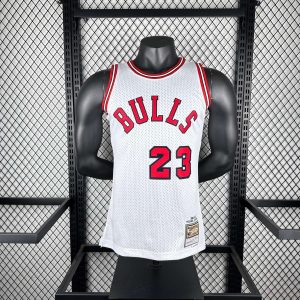 M&N Retro Swingman Jersey Chicago Bulls 1984-85 Season Rookie White #23 Michael Jordan - Image 1