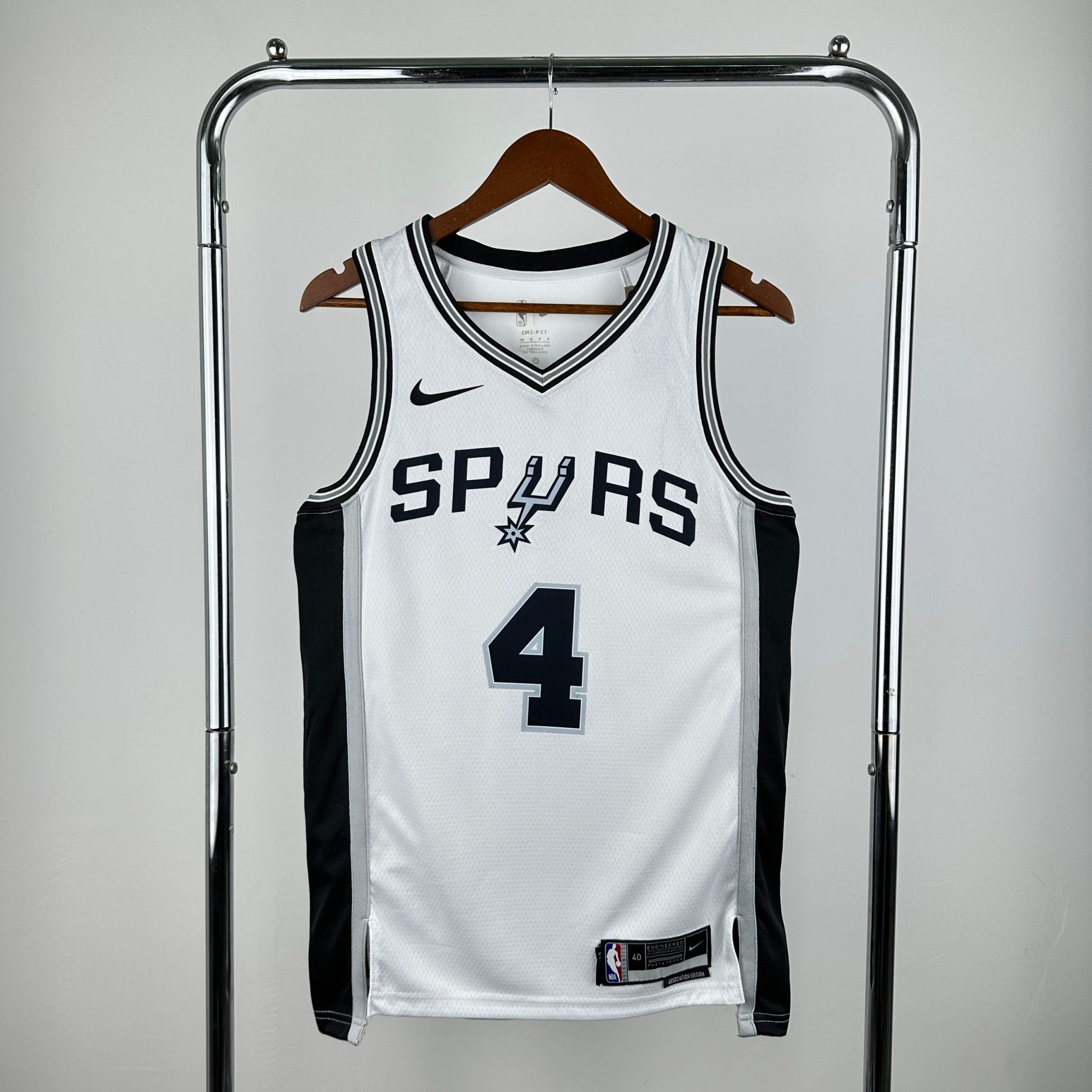 san antonio spurs white #4 de'aaron fox jersey image 1 San Antonio Spurs White #4 De'Aaron Fox Jersey - Image 1
